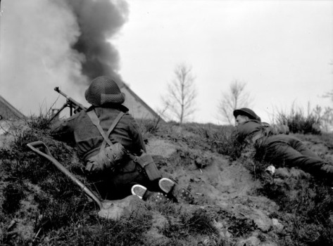 Infantrymen of The South Saskatchewan Regiment during mopping-up operations along the Oranje Canal, Netherlands, April 12, 1945. Photograph by Lieutenant Dan Guravich.www.collectionscanada.gc.ca